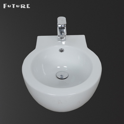 Gravité rinçant de nouveau au bidet de mur