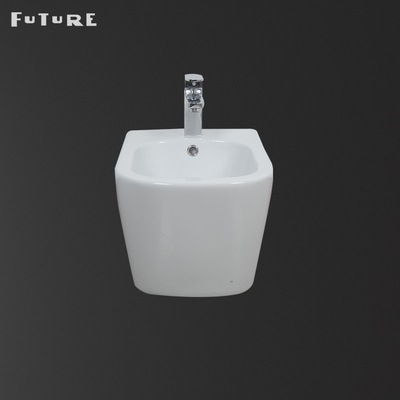 Largeur en céramique antirouille de Hung Bathroom Bidet 360mm de mur pour le marché BRITANNIQUE
