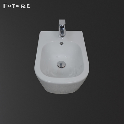 Largeur en céramique antirouille de Hung Bathroom Bidet 360mm de mur pour le marché BRITANNIQUE