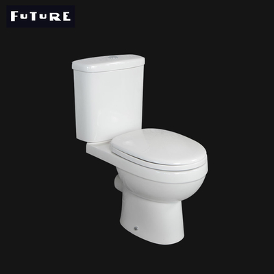 La future la toilette couplée P de Bathstore par fin emprisonnent la commode au plancher